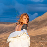 VO VLNÁCH - EMMA DROBNÁ